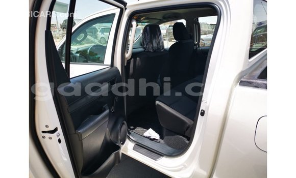 Nunua Imported Toyota Hilux Nyeupe Gari ndani ya Import - Dubai nchini Somalia Nunua Imported Toyota Hilux Nyeupe Gari ndani ya Import - Dubai nchini Somalia