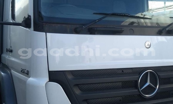 Nunua Ilio tumika Mercedes‒Benz 1840 Nyeupe Lori ndani ya Mogadishu nchini Somalia Nunua Ilio tumika Mercedes‒Benz 1840 Nyeupe Lori ndani ya Mogadishu nchini Somalia