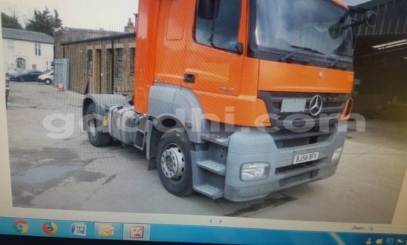 Nunua Ilio tumika Mercedes‒Benz 1840 Nyeupe Lori ndani ya Mogadishu nchini Somalia Nunua Ilio tumika Mercedes‒Benz 1840 Nyeupe Lori ndani ya Mogadishu nchini Somalia