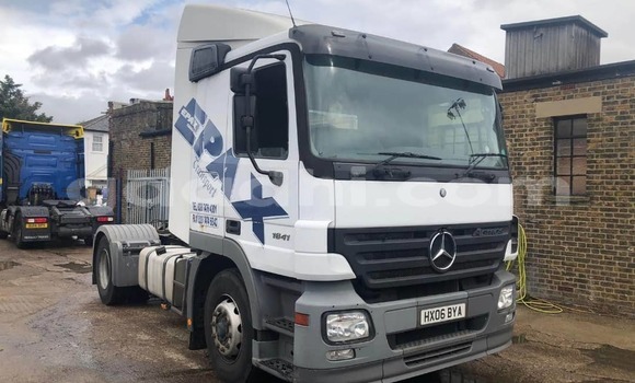 Nunua Ilio tumika Mercedes‒Benz 1840 Nyeupe Lori ndani ya Mogadishu nchini Somalia Nunua Ilio tumika Mercedes‒Benz 1840 Nyeupe Lori ndani ya Mogadishu nchini Somalia