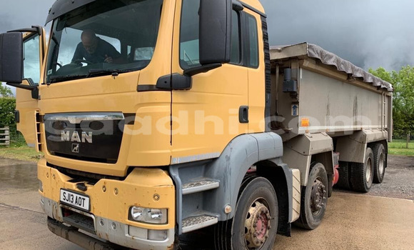 Nunua Ilio tumika Mercedes‒Benz 1840 Nyeupe Lori ndani ya Mogadishu nchini Somalia Nunua Ilio tumika Mercedes‒Benz 1840 Nyeupe Lori ndani ya Mogadishu nchini Somalia