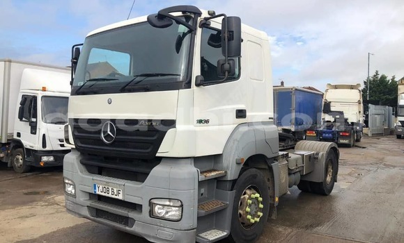 Nunua Ilio tumika Mercedes‒Benz 1840 Nyeupe Lori ndani ya Mogadishu nchini Somalia Nunua Ilio tumika Mercedes‒Benz 1840 Nyeupe Lori ndani ya Mogadishu nchini Somalia