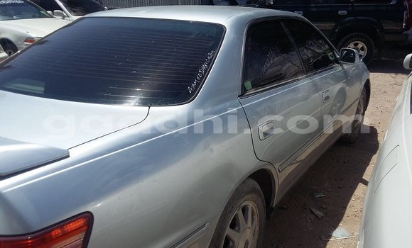 Oofamaa Toyota 4Runner Silver Makiinaa iti Mogadishu keessatti Somalia keessatti Oofamaa Toyota 4Runner Silver Makiinaa iti Mogadishu keessatti Somalia keessatti