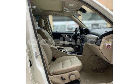 Buy Import Mercedes-Benz 190 White Car in Import - Dubai in Somalia Buy Import Mercedes-Benz 190 White Car in Import - Dubai in Somalia