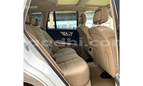 Buy Import Mercedes-Benz 190 White Car in Import - Dubai in Somalia Buy Import Mercedes-Benz 190 White Car in Import - Dubai in Somalia
