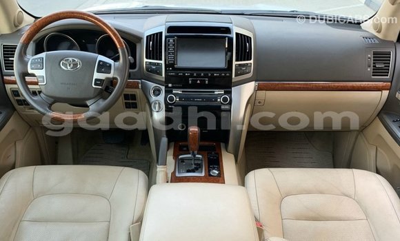 اشتري Imported Toyota Land Cruiser أبيض سيارة في Import - Dubai في الصومال اشتري Imported Toyota Land Cruiser أبيض سيارة في Import - Dubai في الصومال