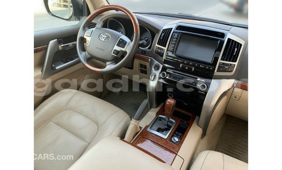 اشتري Imported Toyota Land Cruiser أبيض سيارة في Import - Dubai في الصومال اشتري Imported Toyota Land Cruiser أبيض سيارة في Import - Dubai في الصومال
