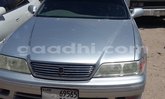 Oofamaa Toyota 4Runner Silver Makiinaa iti Mogadishu keessatti Somalia keessatti Oofamaa Toyota 4Runner Silver Makiinaa iti Mogadishu keessatti Somalia keessatti