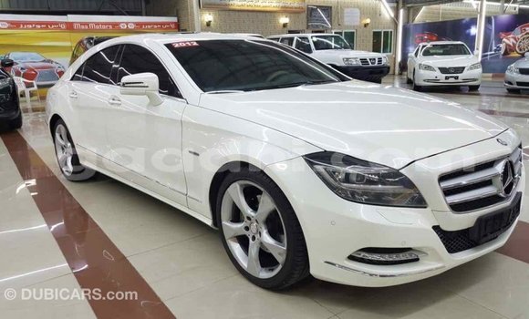 Imported Mercedes-Benz 190 (W201) White Makiinaa iti Import - Dubai keessatti Somalia keessatti Imported Mercedes-Benz 190 (W201) White Makiinaa iti Import - Dubai keessatti Somalia keessatti