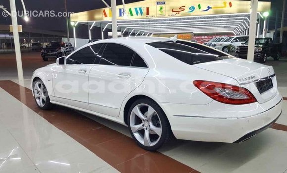 Imported Mercedes-Benz 190 (W201) White Makiinaa iti Import - Dubai keessatti Somalia keessatti Imported Mercedes-Benz 190 (W201) White Makiinaa iti Import - Dubai keessatti Somalia keessatti