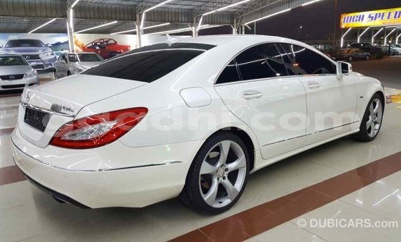 Imported Mercedes-Benz 190 (W201) White Makiinaa iti Import - Dubai keessatti Somalia keessatti Imported Mercedes-Benz 190 (W201) White Makiinaa iti Import - Dubai keessatti Somalia keessatti