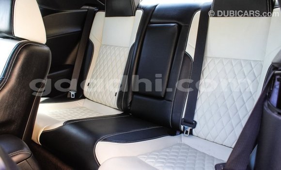 Nunua Imported Dodge Challenger Nyeupe Gari ndani ya Import - Dubai nchini Somalia Nunua Imported Dodge Challenger Nyeupe Gari ndani ya Import - Dubai nchini Somalia