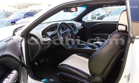 Nunua Imported Dodge Challenger Nyeupe Gari ndani ya Import - Dubai nchini Somalia Nunua Imported Dodge Challenger Nyeupe Gari ndani ya Import - Dubai nchini Somalia