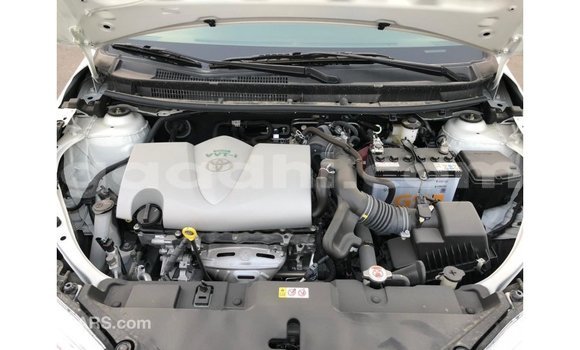 Acheter Import Utilitaire Toyota DA Blanc à Import - Dubai, Somalie Acheter Import Utilitaire Toyota DA Blanc à Import - Dubai, Somalie