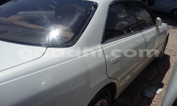 Oofamaa Toyota 4Runner White Makiinaa iti Hargeysa keessatti Somaliland keessatti Oofamaa Toyota 4Runner White Makiinaa iti Hargeysa keessatti Somaliland keessatti