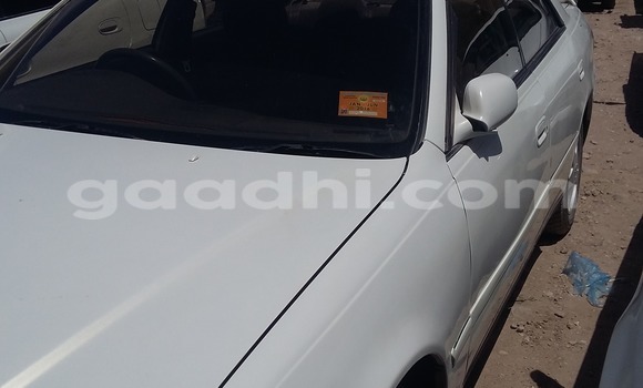 Oofamaa Toyota 4Runner White Makiinaa iti Hargeysa keessatti Somaliland keessatti Oofamaa Toyota 4Runner White Makiinaa iti Hargeysa keessatti Somaliland keessatti