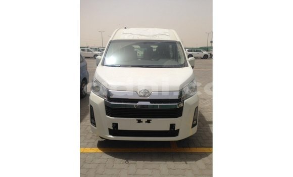Imported Toyota Hiace White Makiinaa iti Import - Dubai keessatti Somalia keessatti Imported Toyota Hiace White Makiinaa iti Import - Dubai keessatti Somalia keessatti