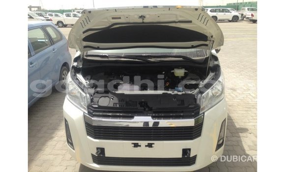 Imported Toyota Hiace White Makiinaa iti Import - Dubai keessatti Somalia keessatti Imported Toyota Hiace White Makiinaa iti Import - Dubai keessatti Somalia keessatti