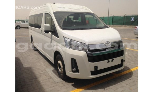 Imported Toyota Hiace White Makiinaa iti Import - Dubai keessatti Somalia keessatti Imported Toyota Hiace White Makiinaa iti Import - Dubai keessatti Somalia keessatti
