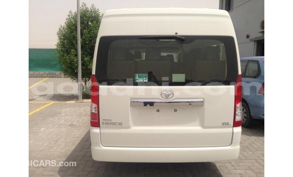 Imported Toyota Hiace White Makiinaa iti Import - Dubai keessatti Somalia keessatti Imported Toyota Hiace White Makiinaa iti Import - Dubai keessatti Somalia keessatti