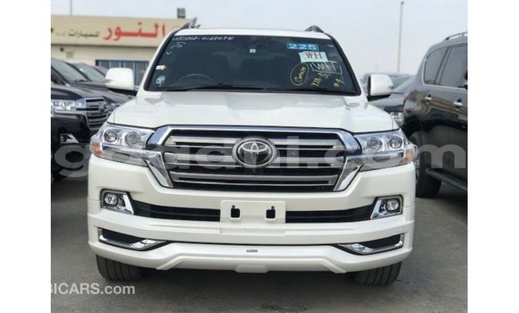 Acheter Import Voiture Toyota Land Cruiser Blanc à Import - Dubai, Somalie Acheter Import Voiture Toyota Land Cruiser Blanc à Import - Dubai, Somalie