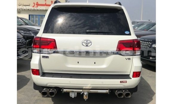 Acheter Import Voiture Toyota Land Cruiser Blanc à Import - Dubai, Somalie Acheter Import Voiture Toyota Land Cruiser Blanc à Import - Dubai, Somalie