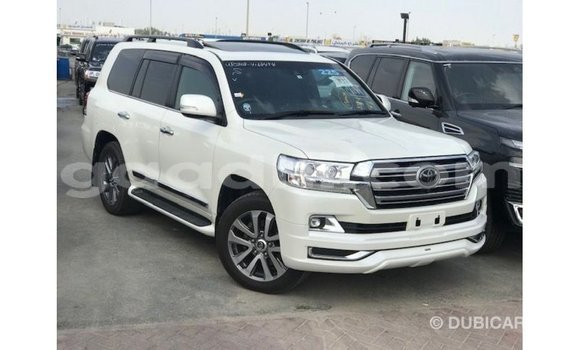 Acheter Import Voiture Toyota Land Cruiser Blanc à Import - Dubai, Somalie Acheter Import Voiture Toyota Land Cruiser Blanc à Import - Dubai, Somalie
