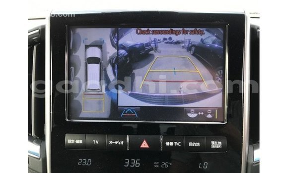 Acheter Import Voiture Toyota Land Cruiser Blanc à Import - Dubai, Somalie Acheter Import Voiture Toyota Land Cruiser Blanc à Import - Dubai, Somalie