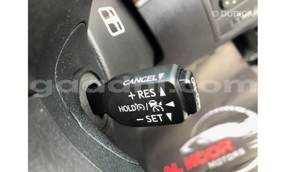 Acheter Import Voiture Toyota Land Cruiser Blanc à Import - Dubai, Somalie Acheter Import Voiture Toyota Land Cruiser Blanc à Import - Dubai, Somalie