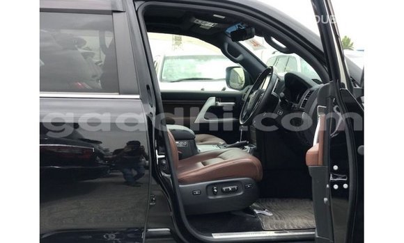 Acheter Import Voiture Toyota Land Cruiser Noir à Import - Dubai, Somalie Acheter Import Voiture Toyota Land Cruiser Noir à Import - Dubai, Somalie