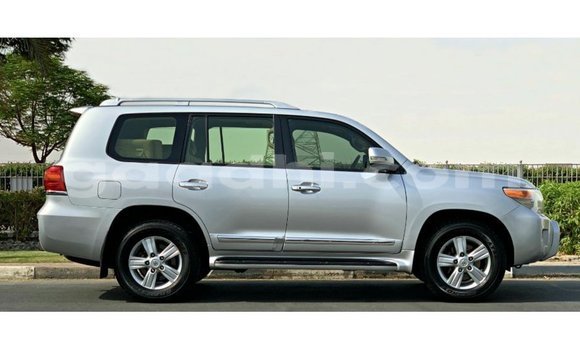 اشتري Imported Toyota Land Cruiser آخر سيارة في Import - Dubai في الصومال اشتري Imported Toyota Land Cruiser آخر سيارة في Import - Dubai في الصومال