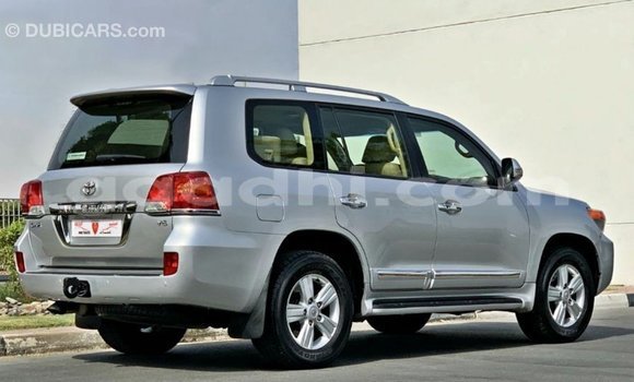 اشتري Imported Toyota Land Cruiser آخر سيارة في Import - Dubai في الصومال اشتري Imported Toyota Land Cruiser آخر سيارة في Import - Dubai في الصومال