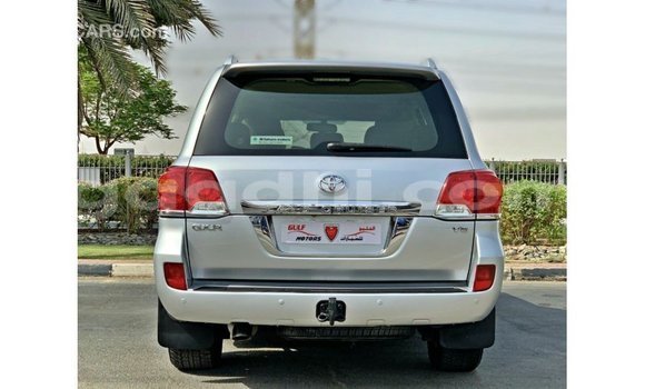 اشتري Imported Toyota Land Cruiser آخر سيارة في Import - Dubai في الصومال اشتري Imported Toyota Land Cruiser آخر سيارة في Import - Dubai في الصومال
