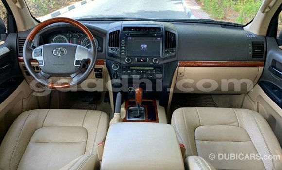 اشتري Imported Toyota Land Cruiser آخر سيارة في Import - Dubai في الصومال اشتري Imported Toyota Land Cruiser آخر سيارة في Import - Dubai في الصومال