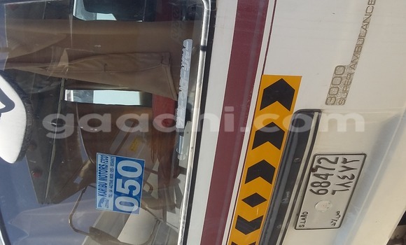 Oofamaa Nissan 350Z White Makiinaa iti Hargeysa keessatti Somaliland keessatti Oofamaa Nissan 350Z White Makiinaa iti Hargeysa keessatti Somaliland keessatti