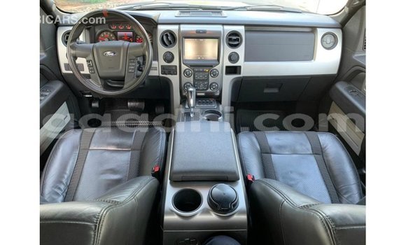 اشتري Imported Ford Club Wagon اللون البيج سيارة في Import - Dubai في الصومال اشتري Imported Ford Club Wagon اللون البيج سيارة في Import - Dubai في الصومال