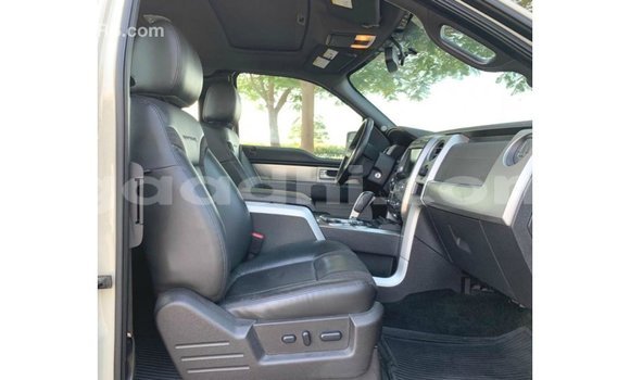 اشتري Imported Ford Club Wagon اللون البيج سيارة في Import - Dubai في الصومال اشتري Imported Ford Club Wagon اللون البيج سيارة في Import - Dubai في الصومال