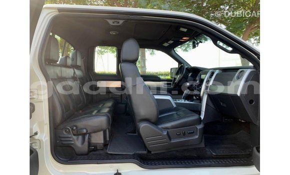 اشتري Imported Ford Club Wagon اللون البيج سيارة في Import - Dubai في الصومال اشتري Imported Ford Club Wagon اللون البيج سيارة في Import - Dubai في الصومال