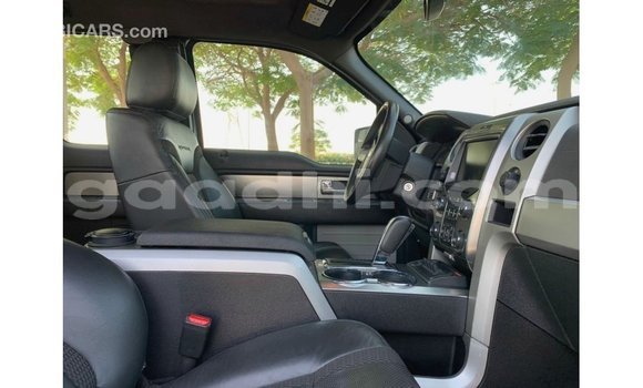 اشتري Imported Ford Club Wagon اللون البيج سيارة في Import - Dubai في الصومال اشتري Imported Ford Club Wagon اللون البيج سيارة في Import - Dubai في الصومال