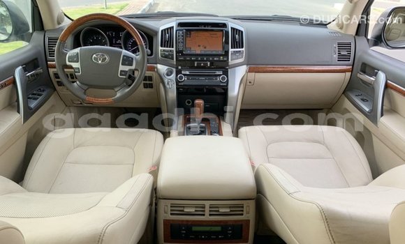 اشتري Imported Toyota Land Cruiser أبيض سيارة في Import - Dubai في الصومال اشتري Imported Toyota Land Cruiser أبيض سيارة في Import - Dubai في الصومال