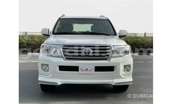 اشتري Imported Toyota Land Cruiser أبيض سيارة في Import - Dubai في الصومال اشتري Imported Toyota Land Cruiser أبيض سيارة في Import - Dubai في الصومال