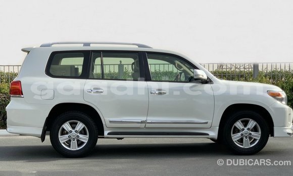 اشتري Imported Toyota Land Cruiser أبيض سيارة في Import - Dubai في الصومال اشتري Imported Toyota Land Cruiser أبيض سيارة في Import - Dubai في الصومال