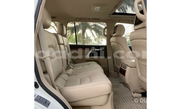 اشتري Imported Toyota Land Cruiser أبيض سيارة في Import - Dubai في الصومال اشتري Imported Toyota Land Cruiser أبيض سيارة في Import - Dubai في الصومال