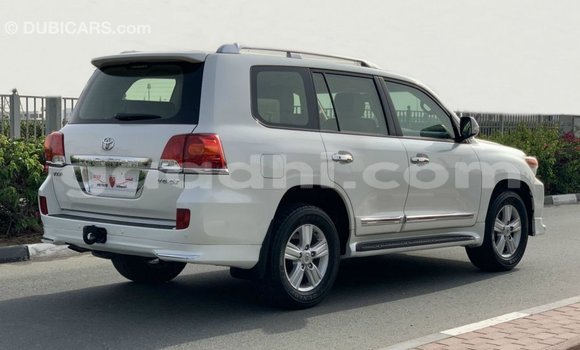 اشتري Imported Toyota Land Cruiser أبيض سيارة في Import - Dubai في الصومال اشتري Imported Toyota Land Cruiser أبيض سيارة في Import - Dubai في الصومال