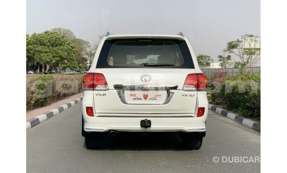 اشتري Imported Toyota Land Cruiser أبيض سيارة في Import - Dubai في الصومال اشتري Imported Toyota Land Cruiser أبيض سيارة في Import - Dubai في الصومال