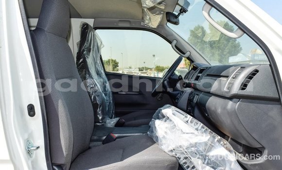 اشتري Imported Toyota Hiace أبيض سيارة في Import - Dubai في الصومال اشتري Imported Toyota Hiace أبيض سيارة في Import - Dubai في الصومال