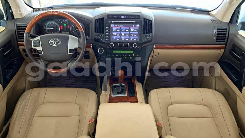 Big with watermark toyota land cruiser somalia import dubai 4895