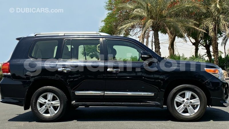 Big with watermark toyota land cruiser somalia import dubai 4895