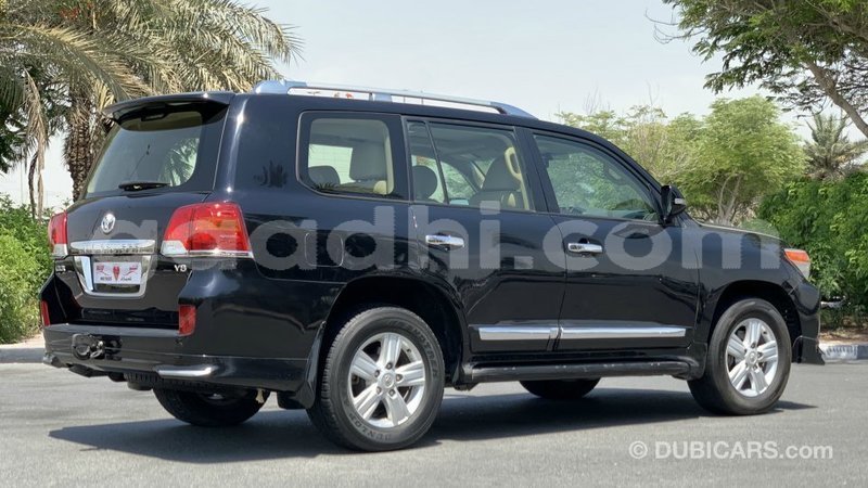 Big with watermark toyota land cruiser somalia import dubai 4895