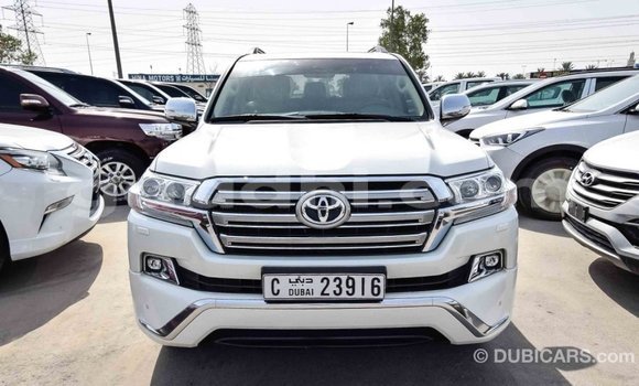 Imported Toyota Land Cruiser White Makiinaa iti Import - Dubai keessatti Somalia keessatti Imported Toyota Land Cruiser White Makiinaa iti Import - Dubai keessatti Somalia keessatti